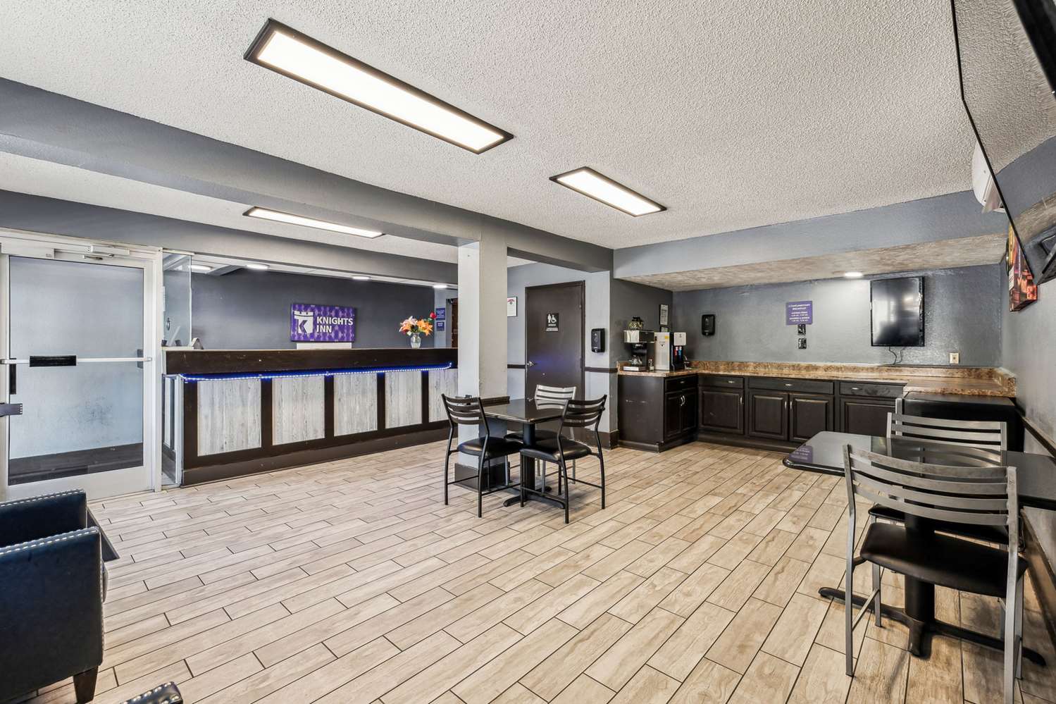 Knights Inn Antioch 33/37
