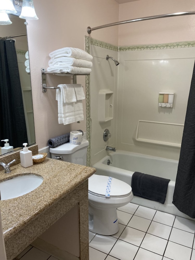 Coast Riders Inn 48/50