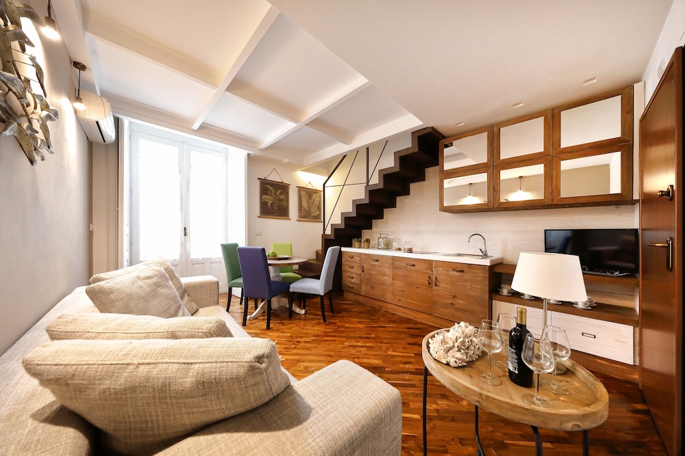 Ferrini Home Residence 150 49/76