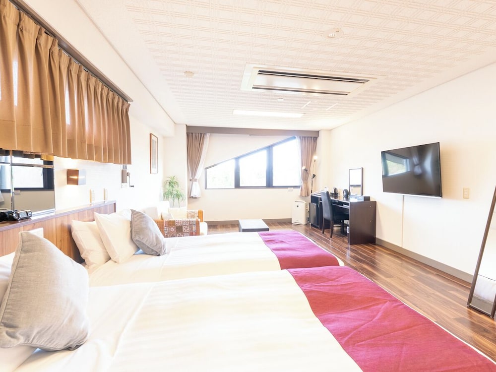 WESTERN, TRADITIONAL, OCEAN VIEW, CORNER