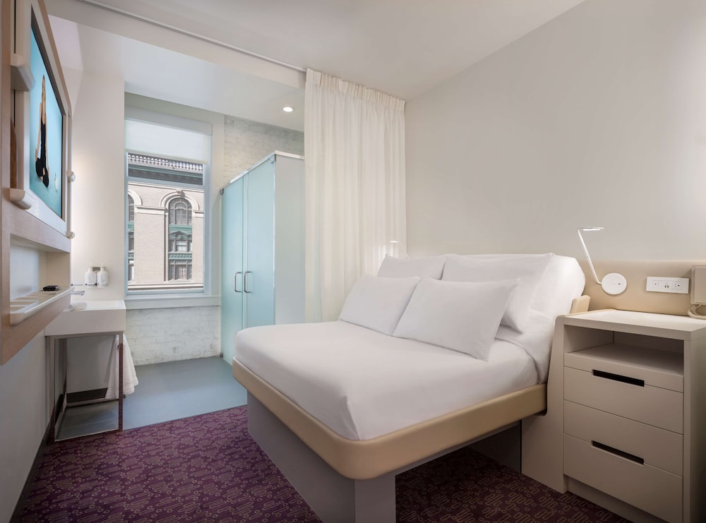 YOTEL San Francisco, Select by Hilton 19/76