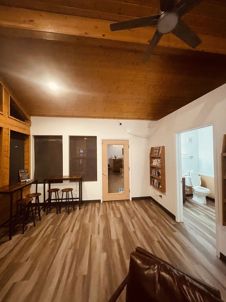 Majestic Mountain Inn 53/68