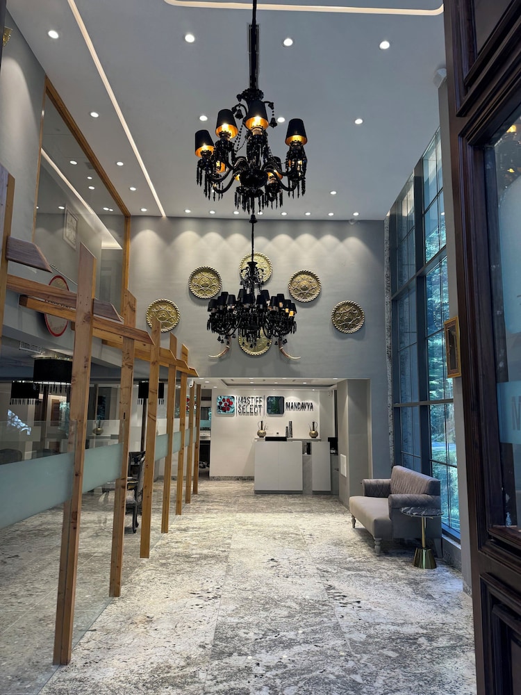 Mastiff Select Mandavya Dharamkot, McLeodganj 46/61