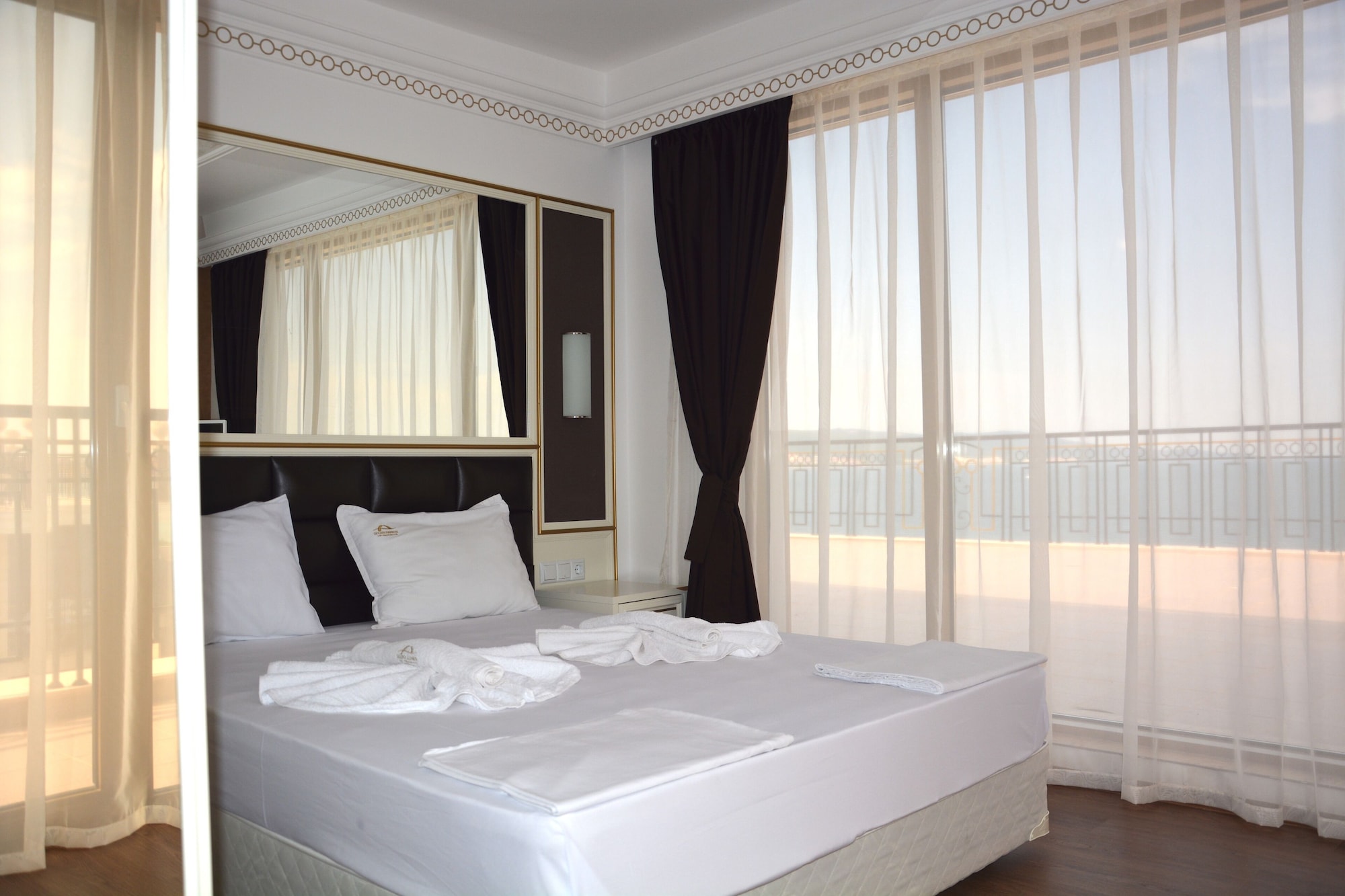 1 BEDROOM, APARTMENT, PARTIAL SEA VIEW, BALCONY