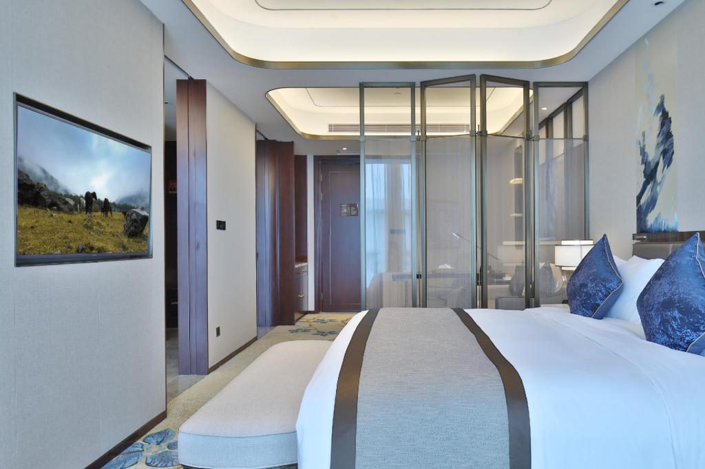 Premium, King Bed