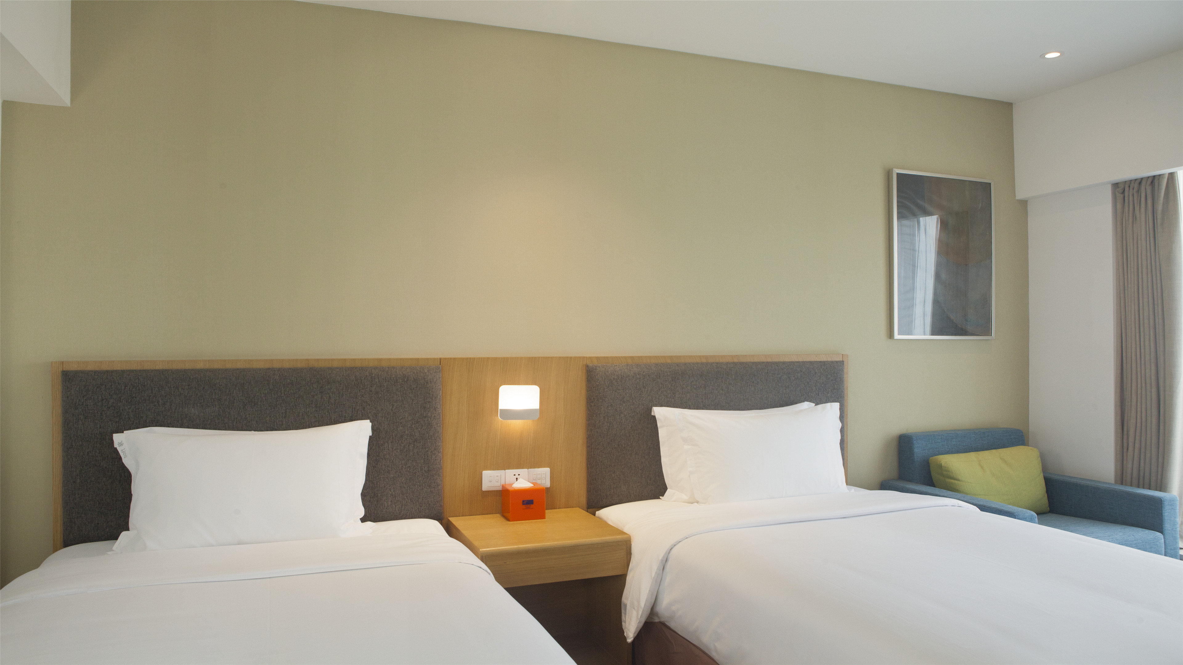 Holiday Inn Express Chengdu Airport Zone 37/75
