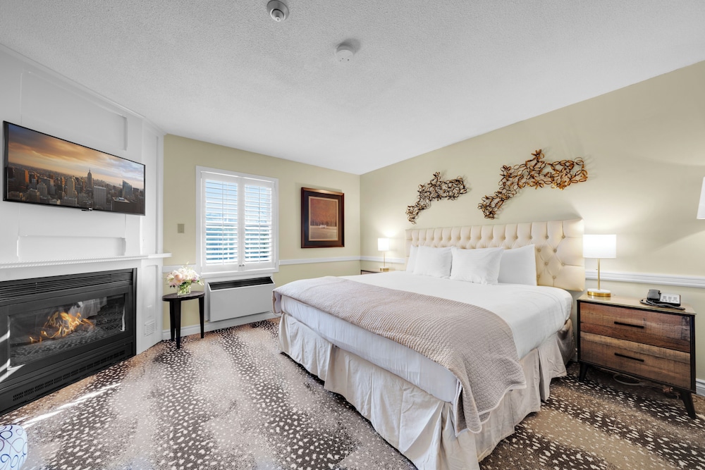 Club, King Bed, Stair Access Only