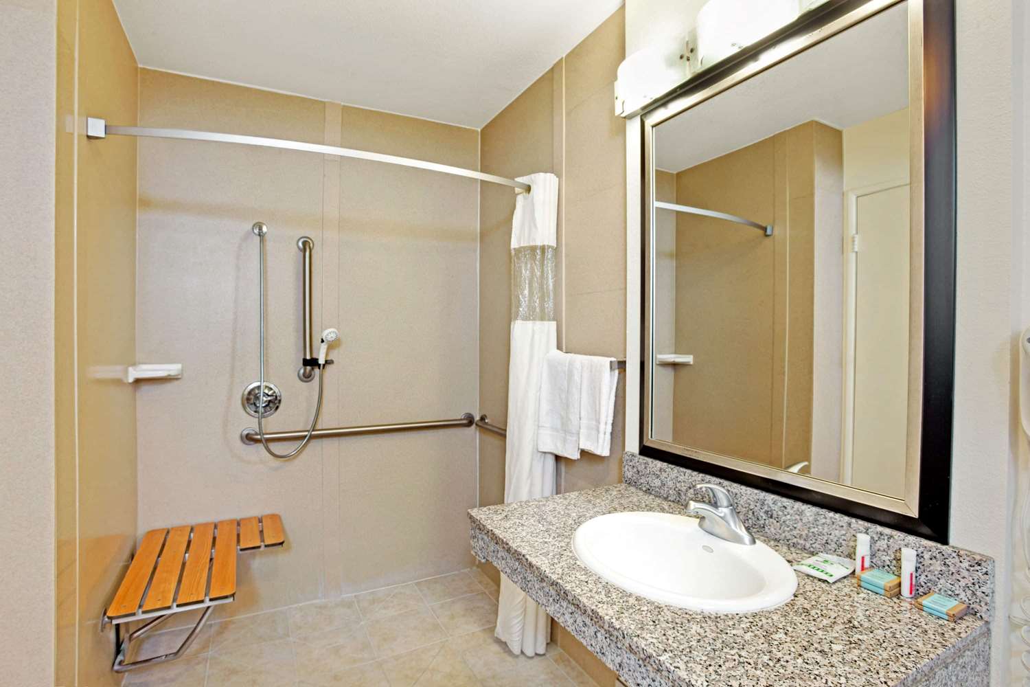 Travelodge By Wyndham Banning Ca Near Casino/Outlet Mall 14/16