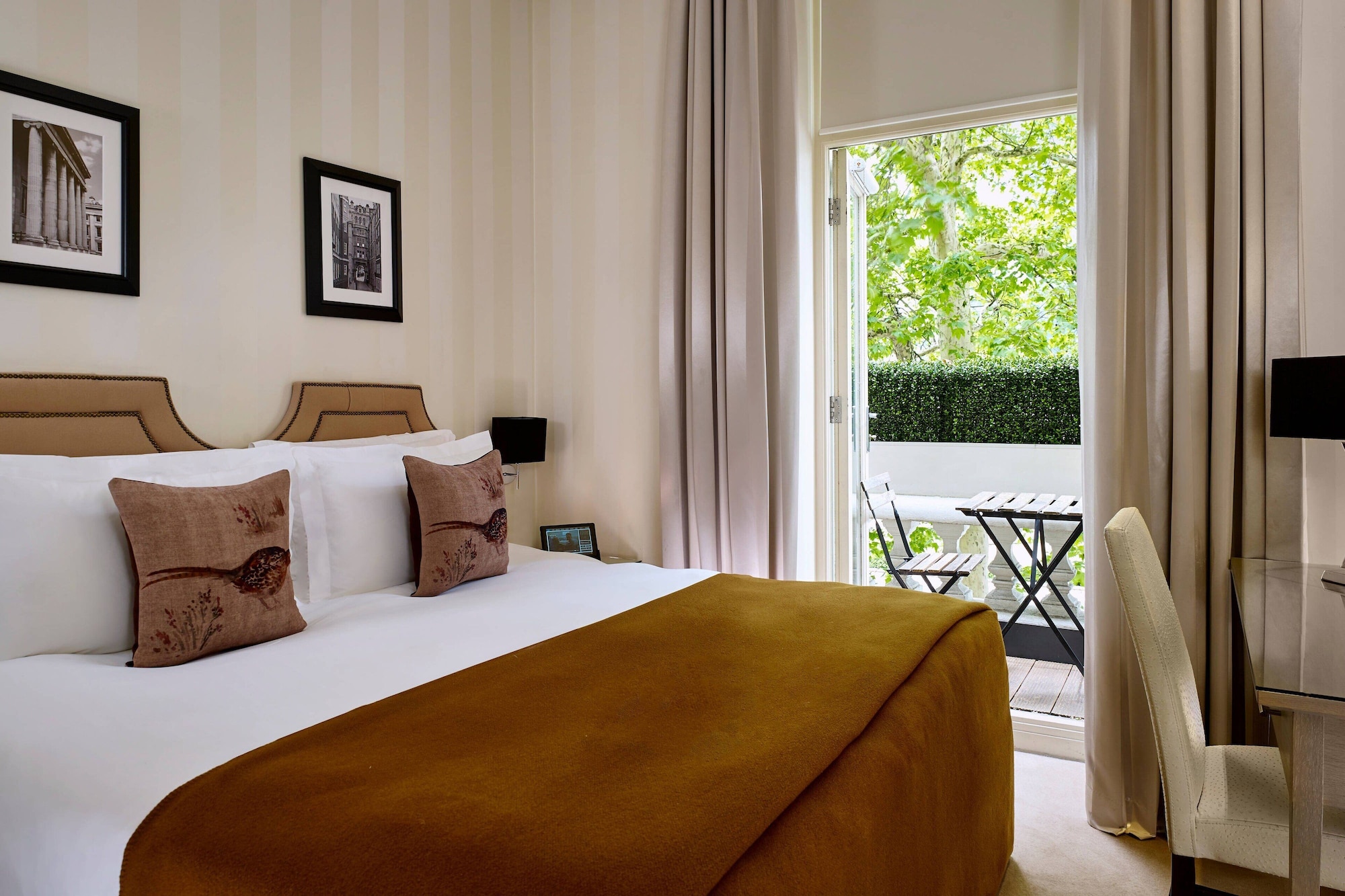 EXECUTIVE, KING BED, BALCONY