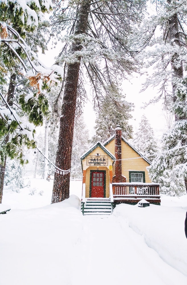 Shaver Lake Village Hotel 4/50
