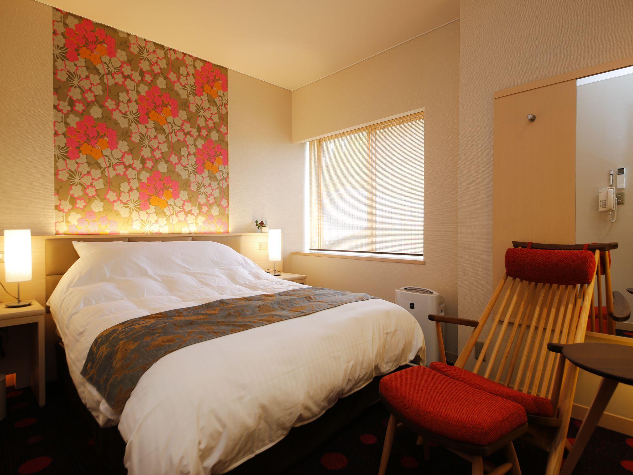 ROOM, DOUBLE BED