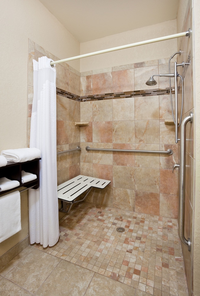 Holiday Inn Express Hotel Suites Aberdeen 17/61