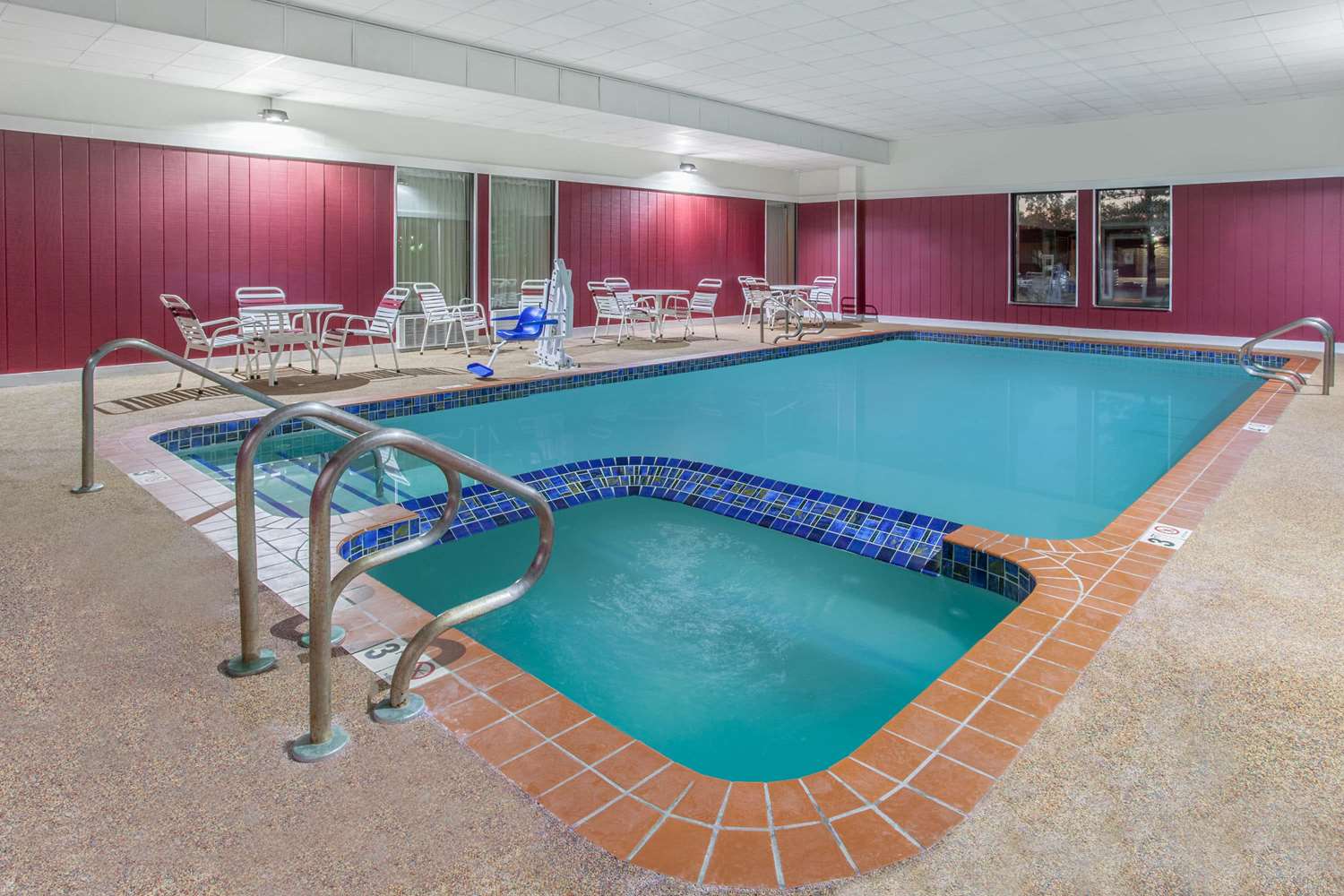 Days Inn & Suites by Wyndham Mt Pleasant 7/16