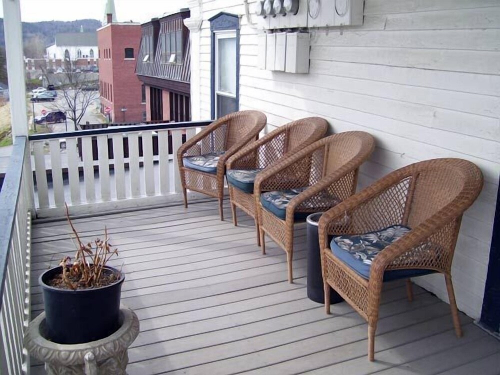 Thayers Inn 48/68