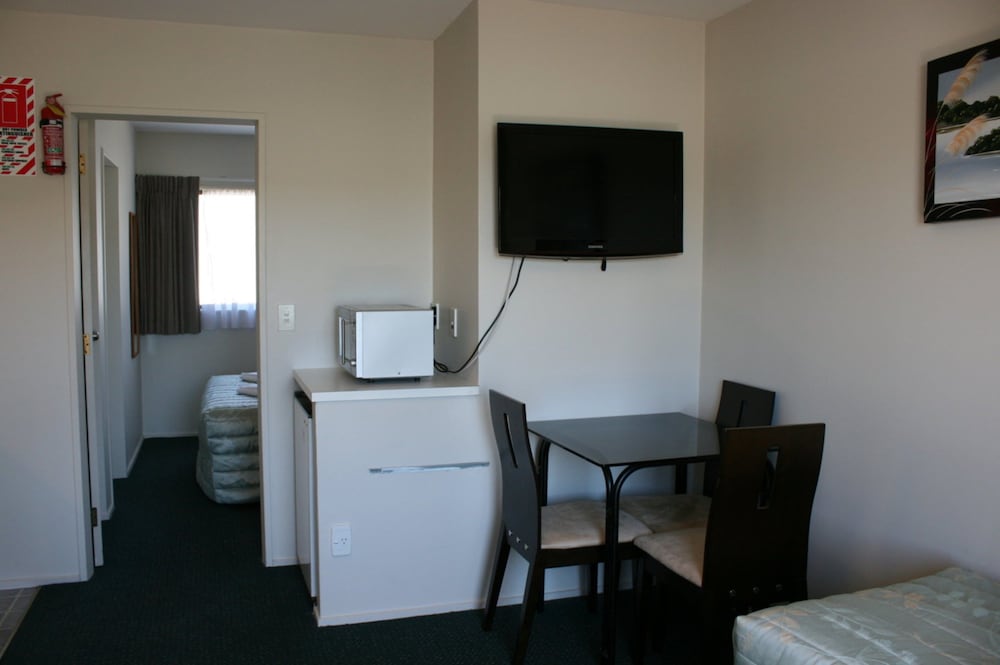 88 Wallace Court Motel 18/36