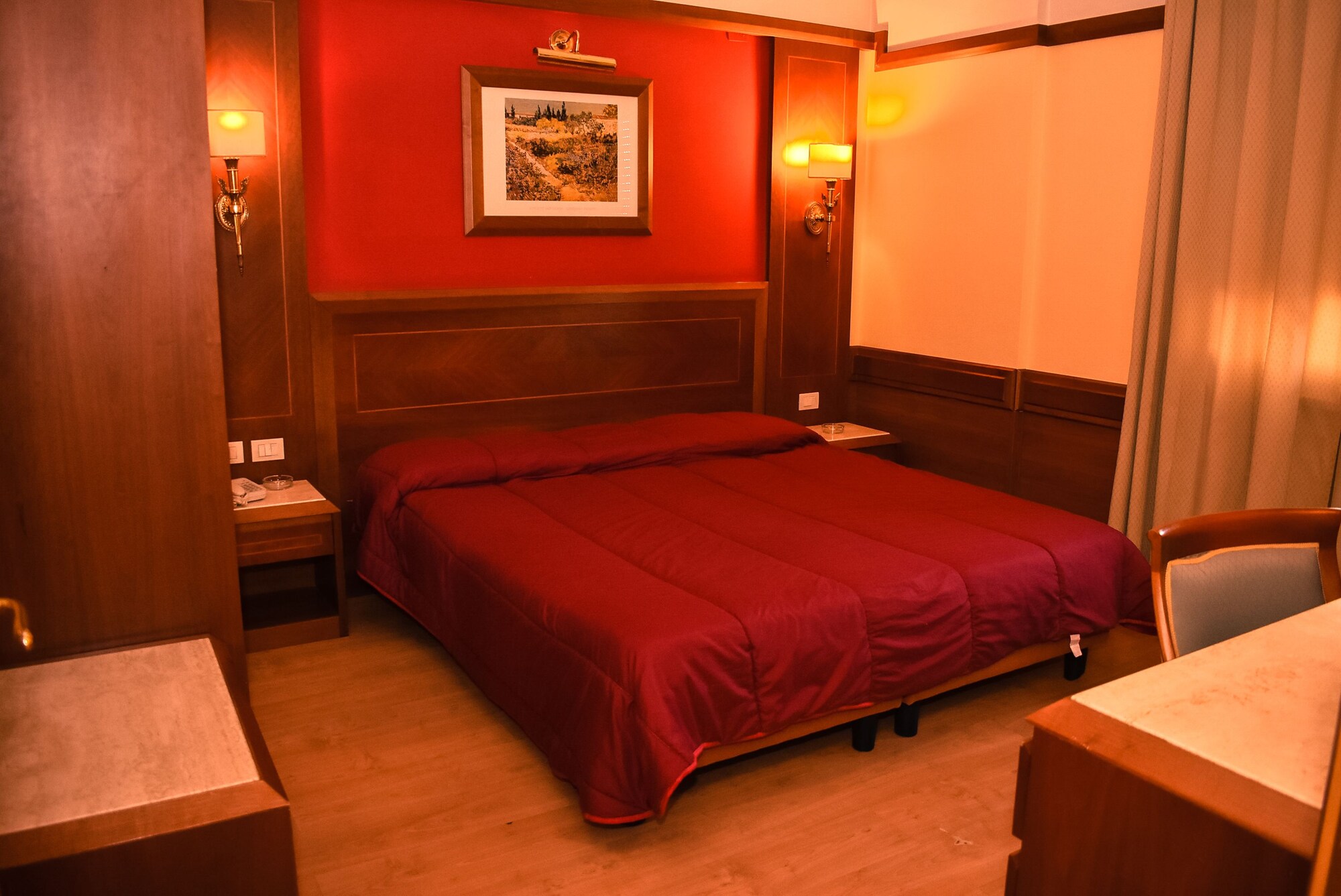 ROOM, QUADRUPLE