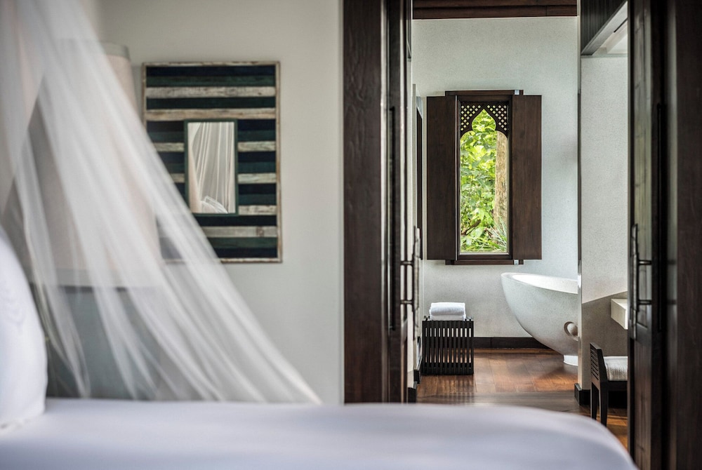 ISLAND, POOL, OCEAN, VILLA, TWIN BEDS