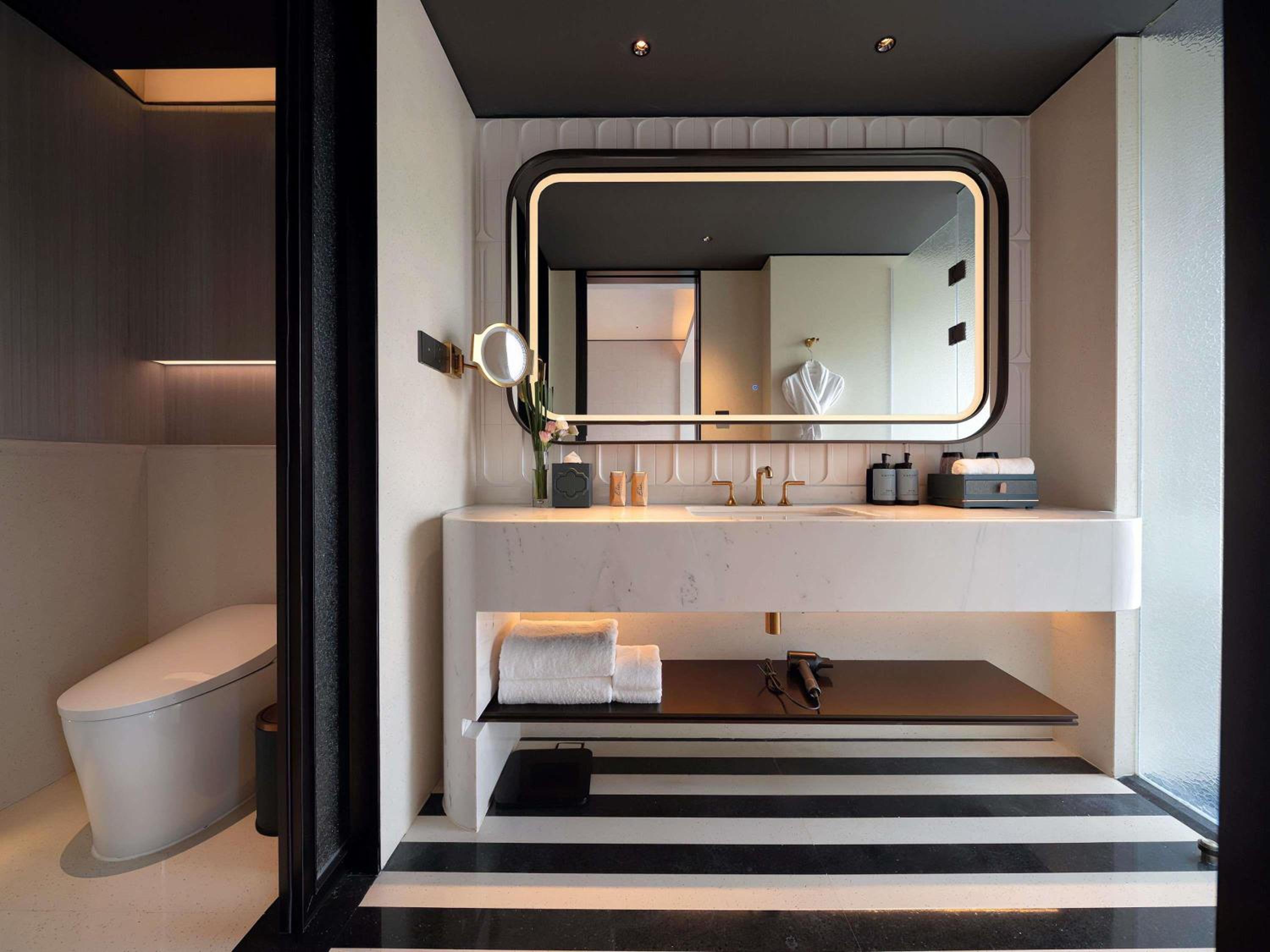 Club, Luxury, Twin Beds, City View, Sofitel Shanghai North Bund 5/5