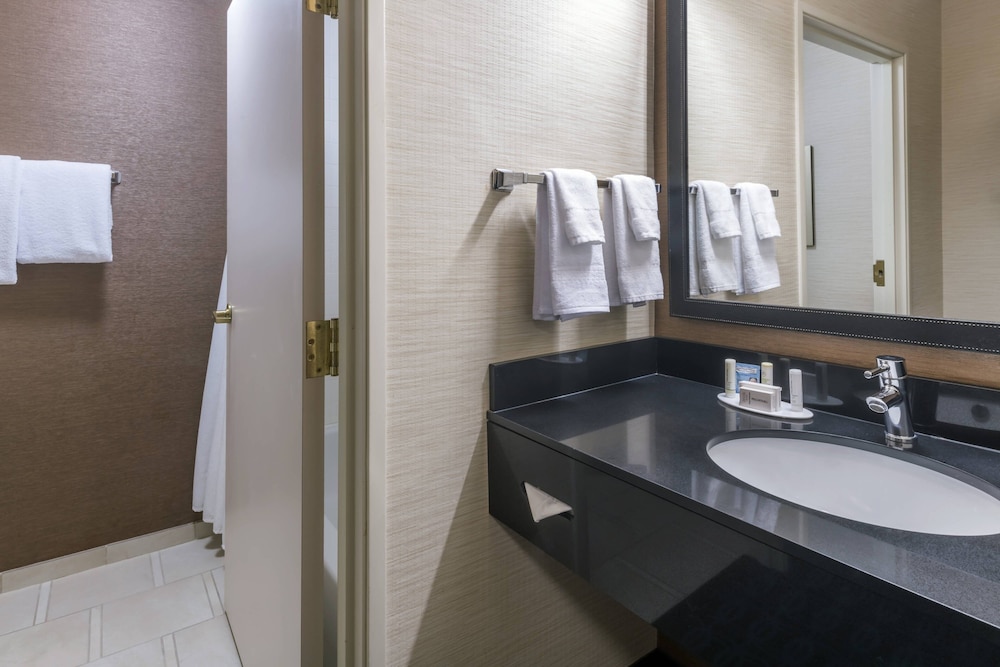 Fairfield Inn Kansas City Downtown Union Hill By Marriott 17/40