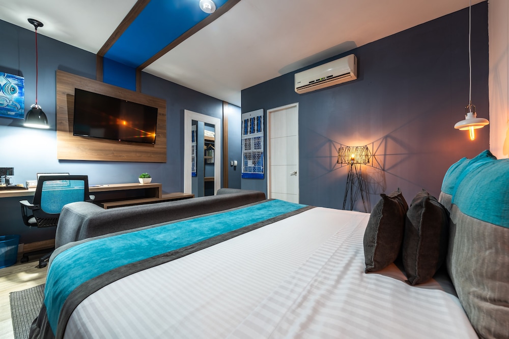 HOTEL BLUE CONCEPT 24/65