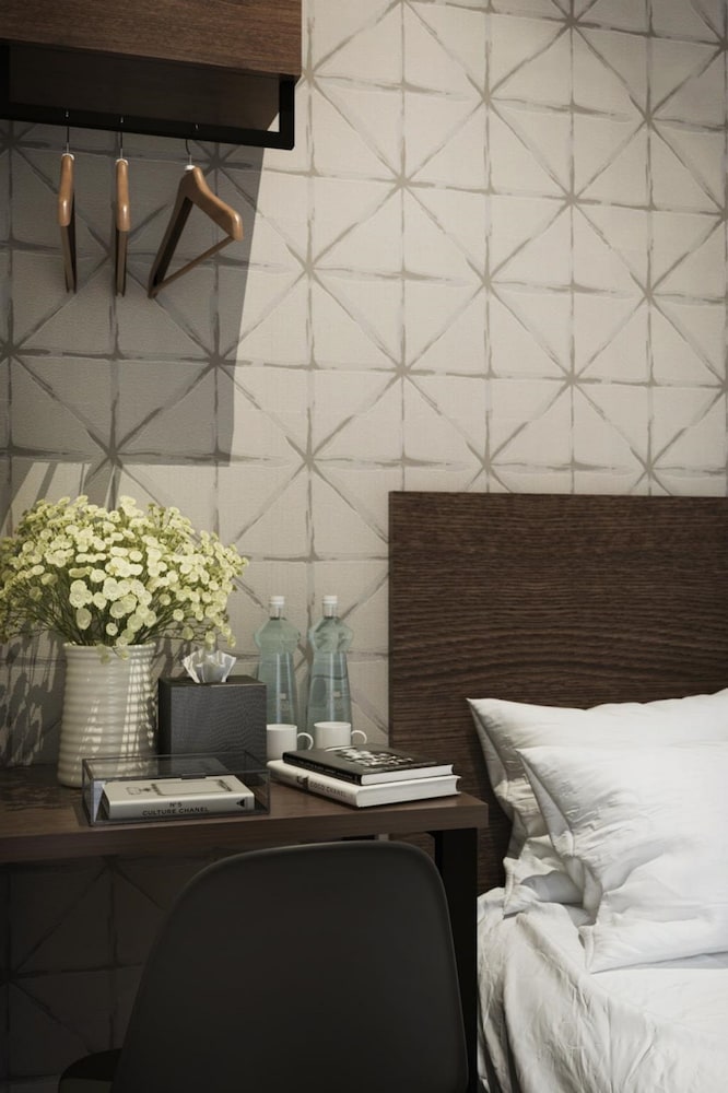 The Square Hotel 40/62