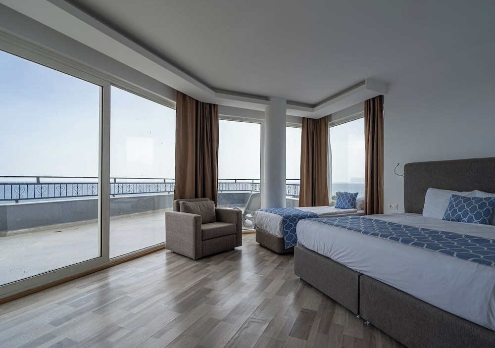 SUPERIOR SEA VIEW