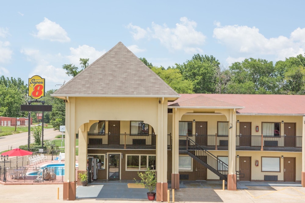 Super 8 By Wyndham Shreveport 1/28