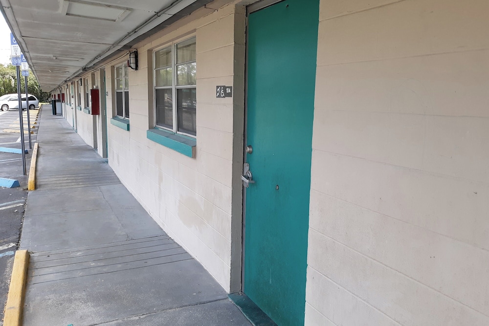 Arrow Motel by OYO Near Downtown 43/49