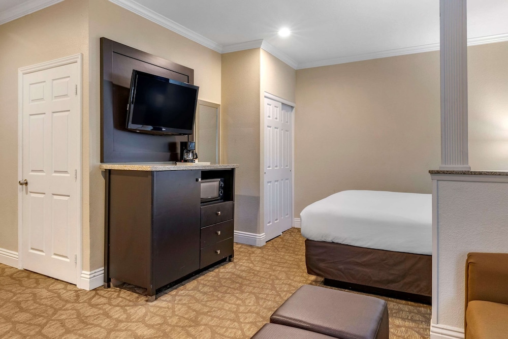 Comfort Inn & Suites Huntington Beach 23/43