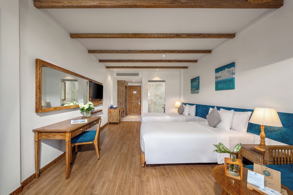 غرفة ديلوكس بسريرين منفصلين بإطلالة على المدينة بشرفة، Risemount Premier Resort Danang 4/9