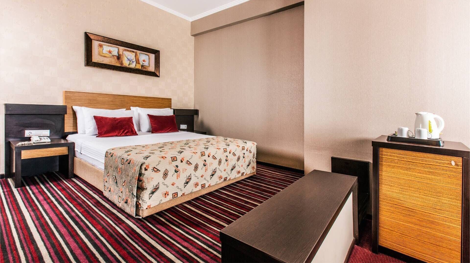 SUPERIOR ROOM