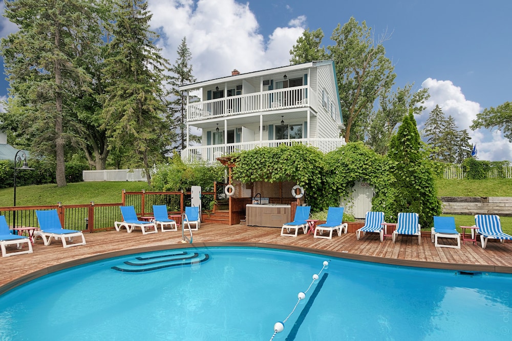 Auberge Handfield 3/50