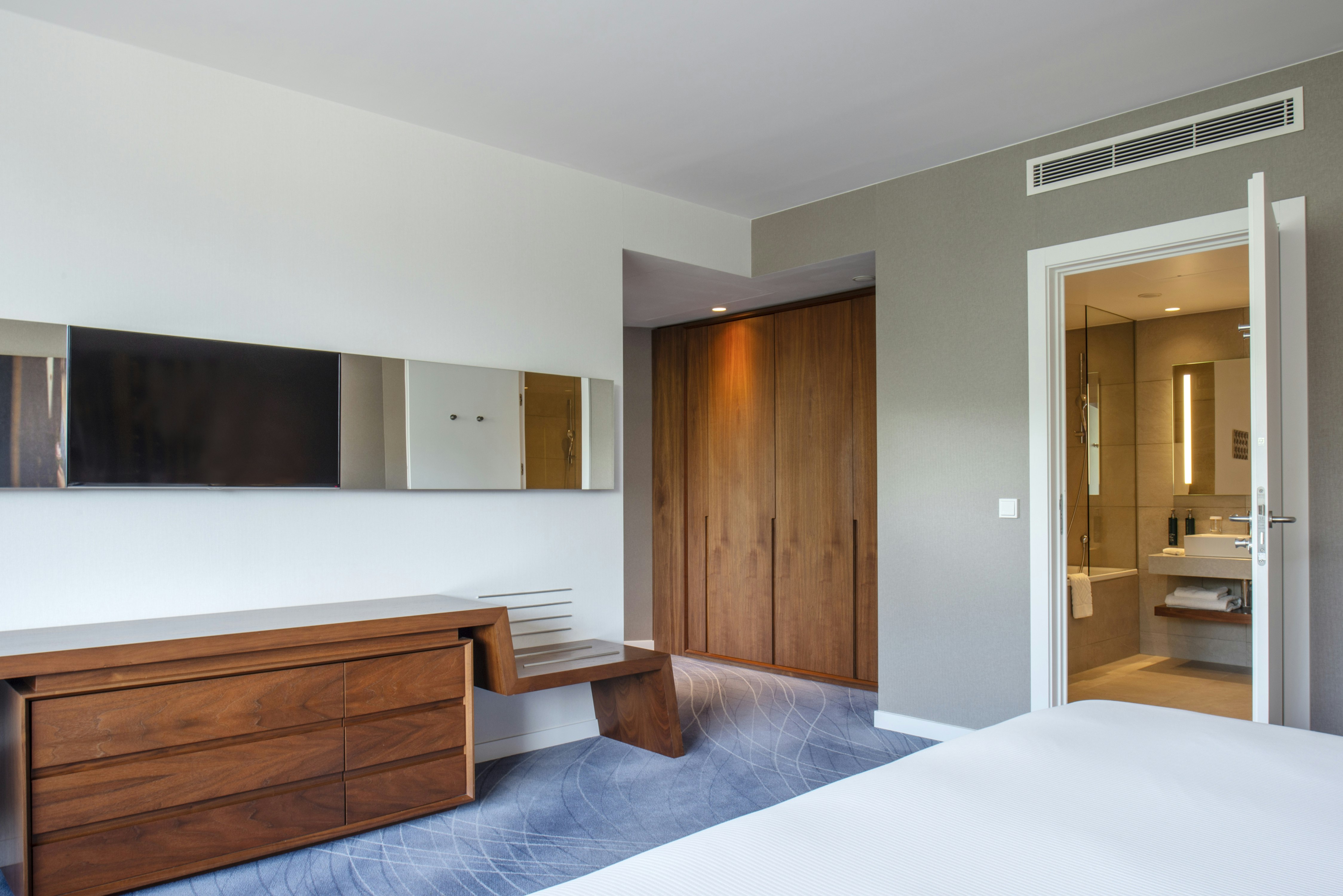 PRESIDENTIAL, SUITE