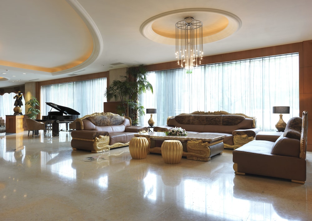Monarch Plaza Hotel 33/47