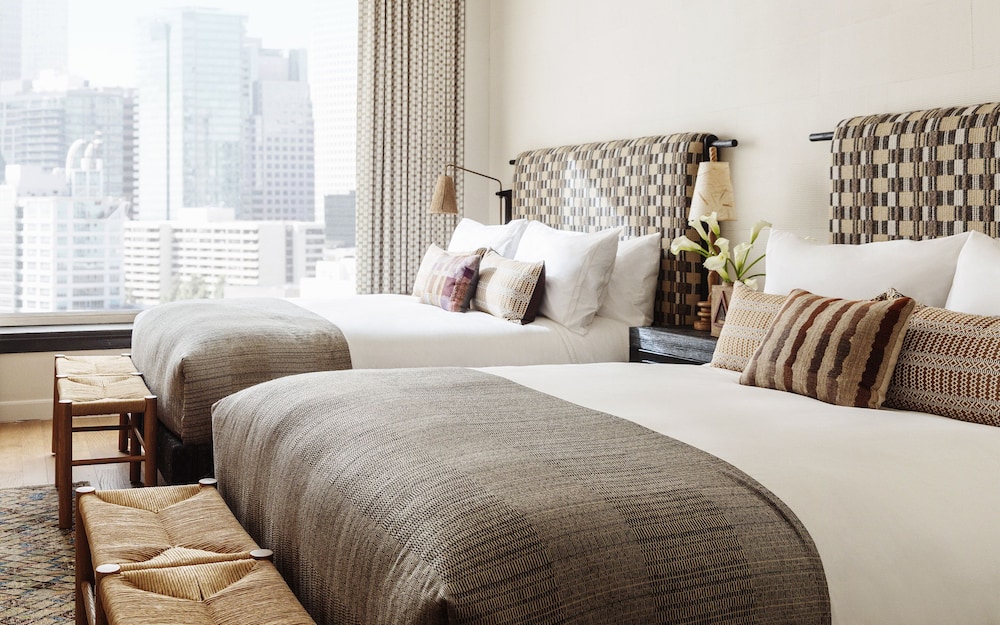 DELUXE, 2 QUEEN BEDS