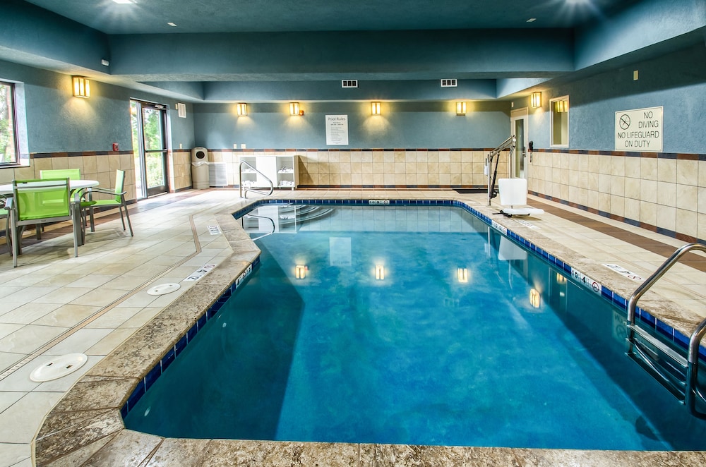 Holiday Inn Express And Suites Olathe South 5/48
