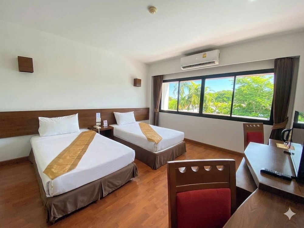 DELUXE, TWIN BEDS