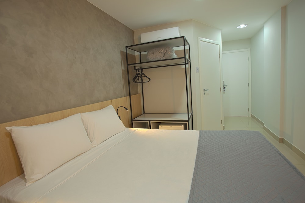 GoldMen Hotel Express 10/26