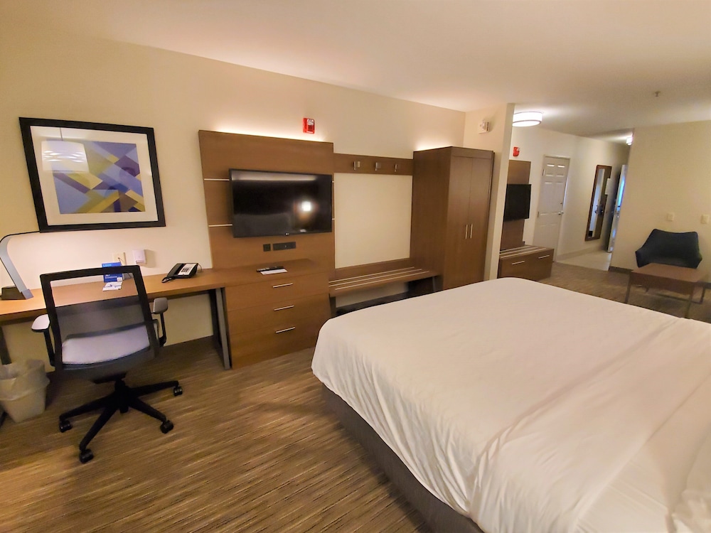 Holiday Inn Express & Suites Seattle North - Lynnwood 12/39