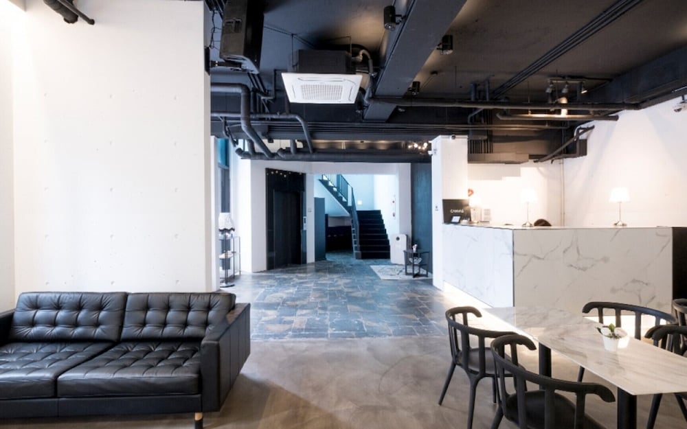 Canvas Hostel 37/54
