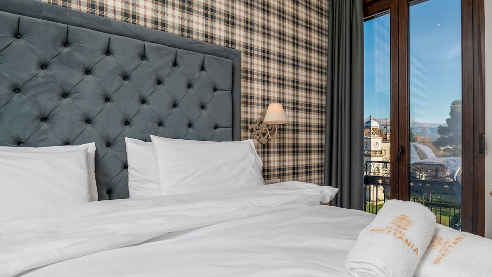 2 Bedrooms, Panoramic, Family, Suite, 2 Double Beds, Lake and City View, Balcony