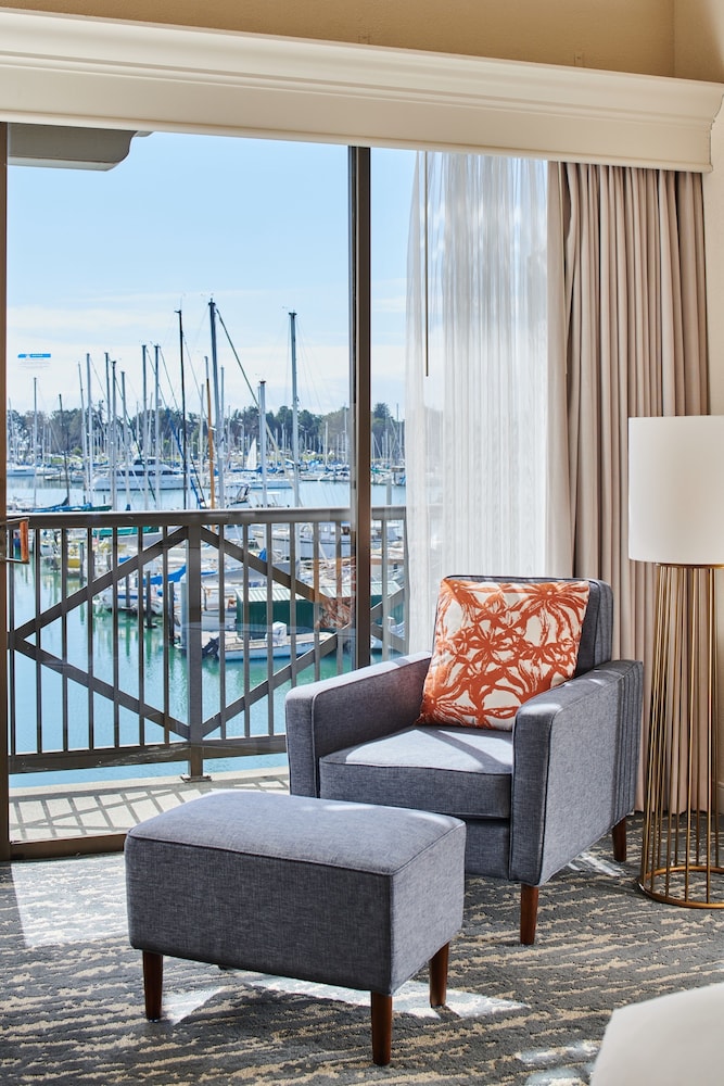 DoubleTree by Hilton Hotel Berkeley Marina 44/83