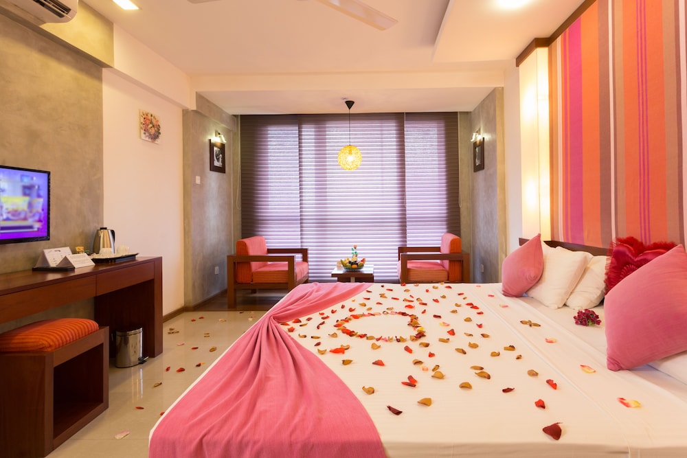 Topaz Hotel 15/60