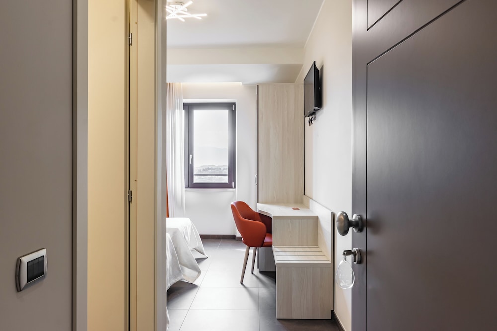 Lual Bleisure Hotel 41/43