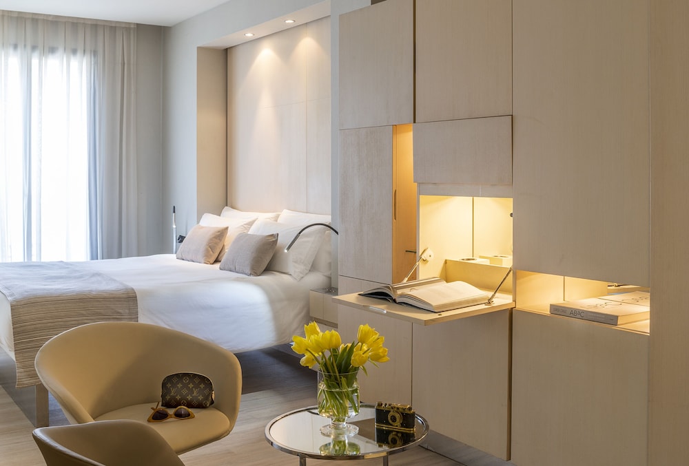 Cram Hotel 26/72