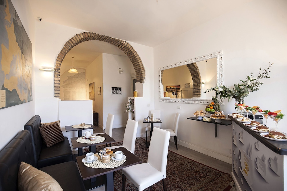Roman Holidays 44/66