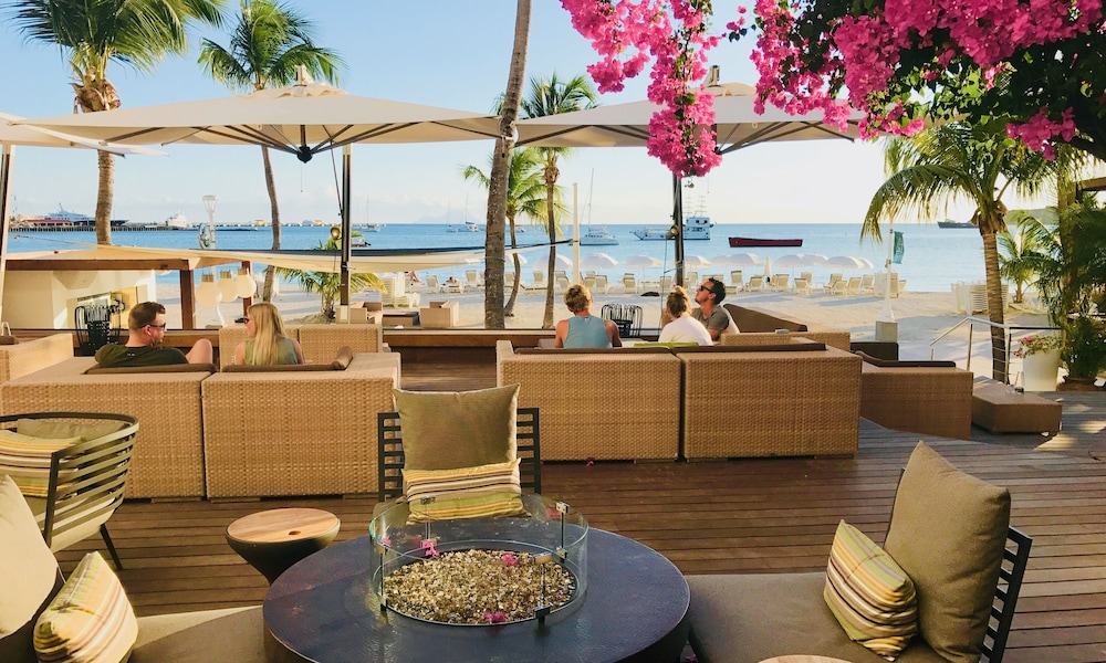 Holland House Beach Hotel 30/45