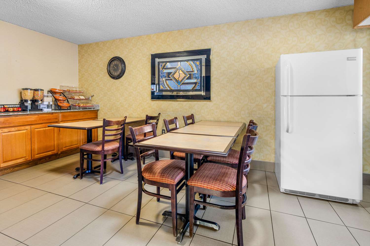 Econo Lodge Lynchburg, VA 27/50