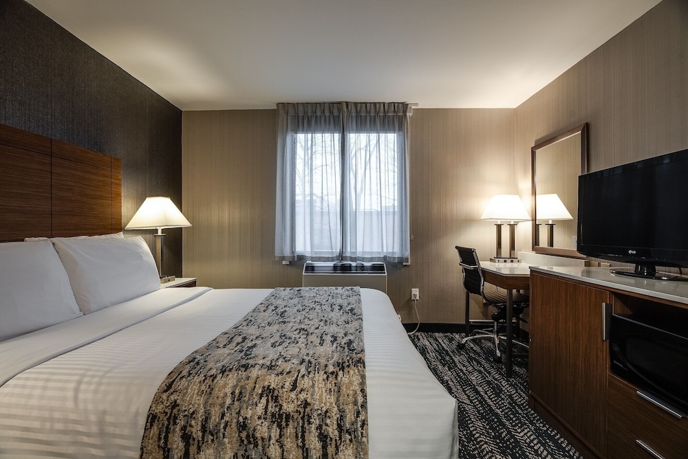SPACIOUS, QUEEN BED