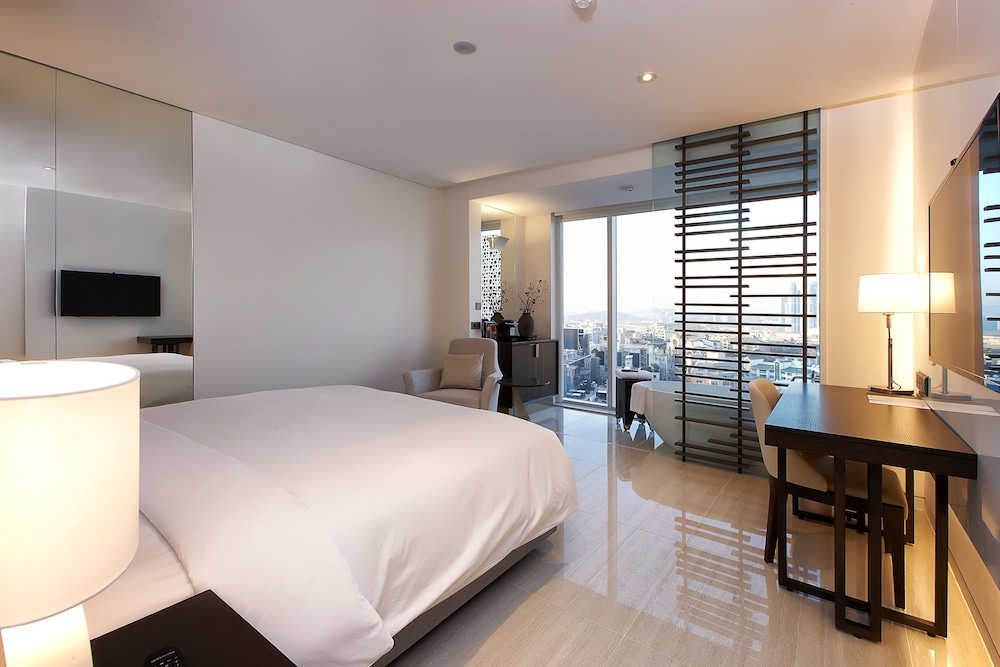 PREMIER, KING BED